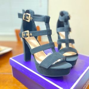 Black heels only worn ones for a picture